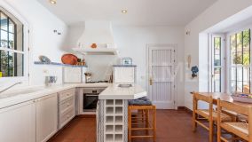 Villa for sale in Benahavis