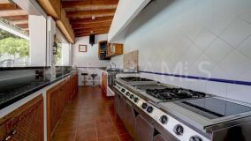 Villa for sale in New Golden Mile, Estepona Öst