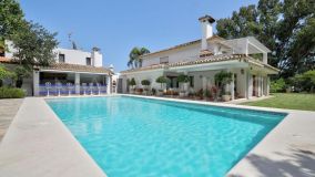 Villa for sale in New Golden Mile, Estepona Öst