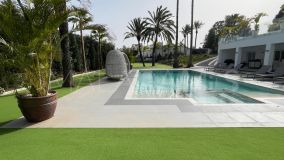 Villa en venta en Nueva Atalaya, Estepona Este