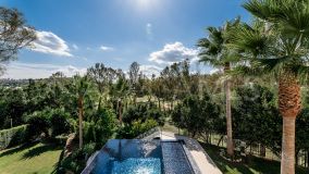 Villa for sale in Los Naranjos, Nueva Andalucia