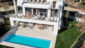 Villa for sale in El Campanario, Estepona Est