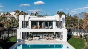 Villa for sale in El Campanario, Estepona East