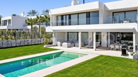 Villa for sale in Cancelada, 2,750,000 €