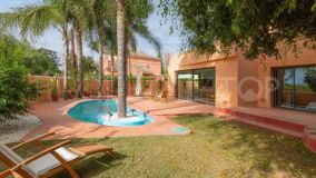 Buy villa with 4 bedrooms in Nagüeles