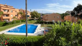 Adosado en venta en Costabella, Marbella Este