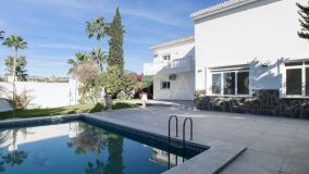 Villa for sale in Los Naranjos Golf, Nueva Andalucia