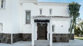 Villa for sale in Los Naranjos Golf, Nueva Andalucia
