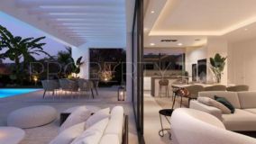 Comprar villa de 4 dormitorios en Calahonda Playa