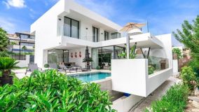 Luxury 5-Bedroom Villa in El Campanario, Estepona