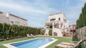 Villa for sale in La Resina Golf, Estepona East
