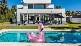 Villa for sale in Isdabe, Estepona Öst