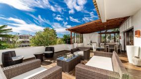 Atico duplex con 4 dormitorios en venta en Las Lomas del Marbella Club