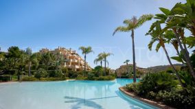 Duplex penthouse with 4 bedrooms for sale in Los Capanes del Golf