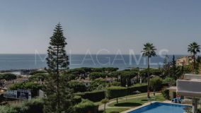 Penthouse for sale in Cabopino, Marbella East