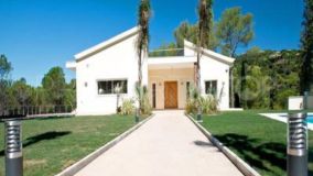 For sale El Madroñal villa with 4 bedrooms