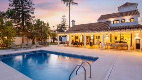 Villa en venta en Parcelas del Golf, Nueva Andalucia