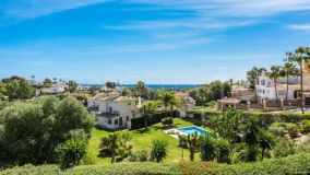 For sale villa with 4 bedrooms in Calahonda