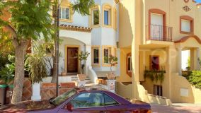 Buy town house with 5 bedrooms in La Alzambra
