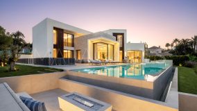 Villa for sale in Las Brisas, Nueva Andalucia