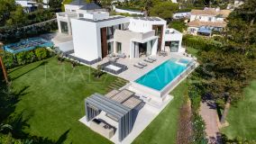 Villa for sale in Las Brisas, Nueva Andalucia