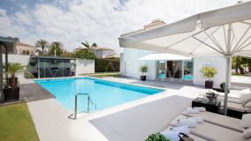 Villa for sale in Paraiso Barronal, Estepona Est