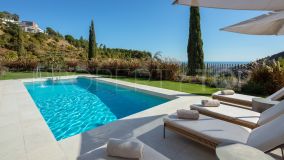 Buy El Madroñal villa with 5 bedrooms