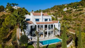 Buy El Madroñal villa with 5 bedrooms