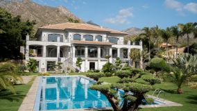Villa de nueva construcción con diseño mediterráneo en Sierra Blanca realmente combina espacio y esplendor
