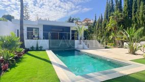 Villa for sale in Nueva Atalaya, Estepona