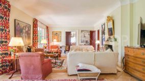Villa con 5 dormitorios en venta en Marbella