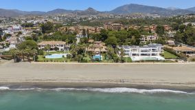Villa for sale in Estepona East