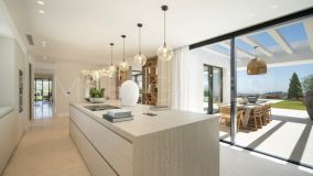 Villa for sale in El Herrojo, Benahavis