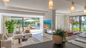 Villa en venta en El Paraiso, Estepona Este