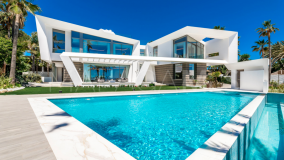 Villa for sale in Los Monteros Playa, Marbella Est