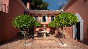 Villa for sale in Las Brisas, Nueva Andalucia