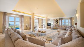 Villa for sale in Estepona