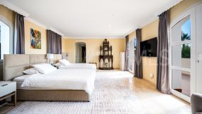 Villa for sale in Estepona