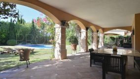 For sale villa in Nueva Andalucia with 4 bedrooms