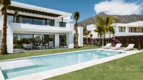 Villa en venta en Lomas del Virrey, Marbella Golden Mile
