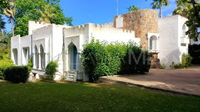 Villa for sale in El Paraiso, Estepona East