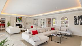 Villa for sale in La Cerquilla, Nueva Andalucia