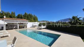 Villa for sale in Fuente del Espanto, Benahavis