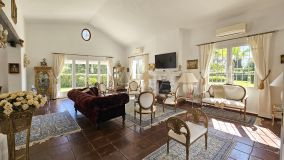Villa for sale in Fuente del Espanto, Benahavis