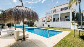 Villa for sale in La Resina Golf, Estepona East