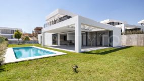 !!!Modern villa, with three floors and an elegant and modern style, located in the picturesque village of Cancelada, Estepona!!!