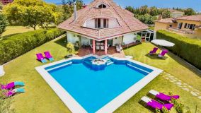 Villa for sale in Bel Air, Estepona East