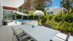 Villa for sale in Arboleda, Estepona