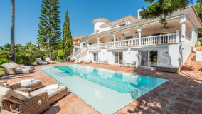 Villa en venta en El Paraiso, Estepona Este