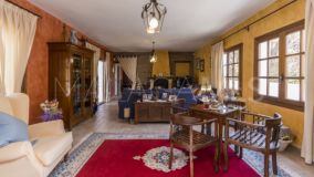 Villa for sale in El Pilar, Estepona East